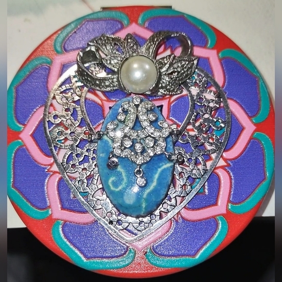 Compact Make-up Case Touch-up Magnifying Mirror Mandala Background Design - Picture 6 of 13